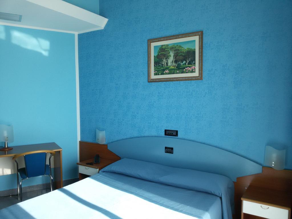 Hotel Ristorante Miramare マリーナ・ディ・ジョイオーザ・イオーニカ 部屋 写真