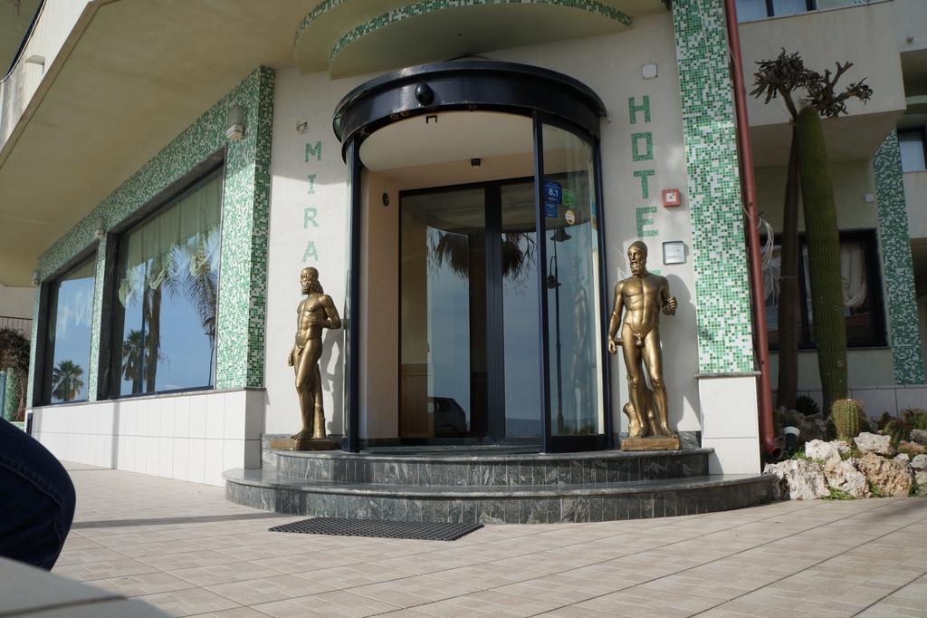 Hotel Ristorante Miramare マリーナ・ディ・ジョイオーザ・イオーニカ エクステリア 写真