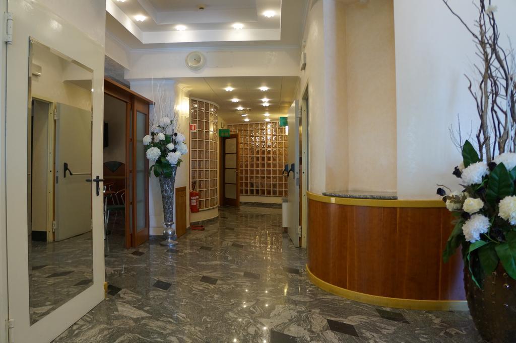 Hotel Ristorante Miramare マリーナ・ディ・ジョイオーザ・イオーニカ エクステリア 写真