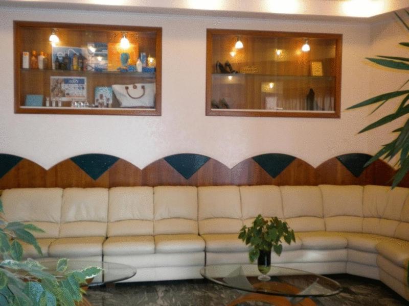 Hotel Ristorante Miramare マリーナ・ディ・ジョイオーザ・イオーニカ エクステリア 写真