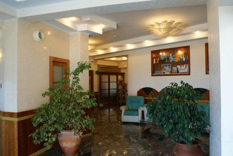 Hotel Ristorante Miramare マリーナ・ディ・ジョイオーザ・イオーニカ エクステリア 写真